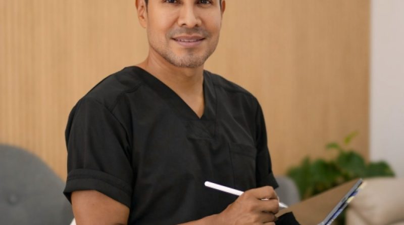 Dr. Edward Serrano, médico estético de Clínicas DH Zaragoza